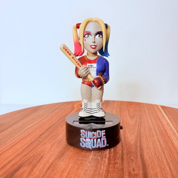 Suicide Squad Harley Quinn Bobble Body Knocker Figurine Solar Powered By NECA - Picture 12 of 14